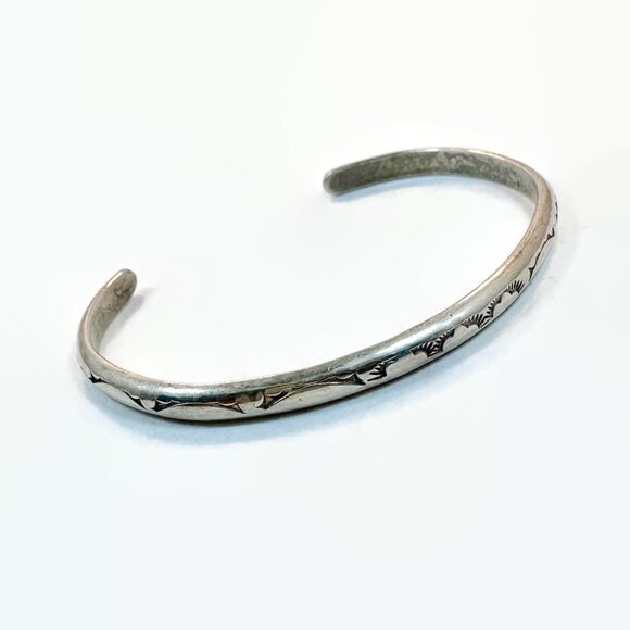 Vintage Native American Cuff Sterling Silver Chased  Sunray Pattern Small Wrist - Picture 2 of 4